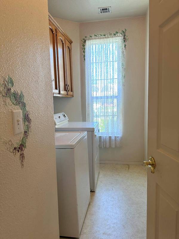 2371 W Orange Avenue, Porterville, CA 93257