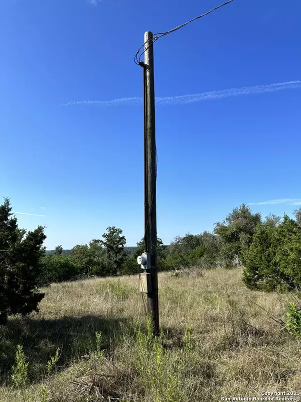 407 Deer RD, Comfort, TX 78624