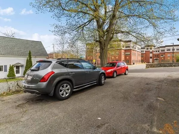 93 Bodwell St, Lawrence, MA 01841