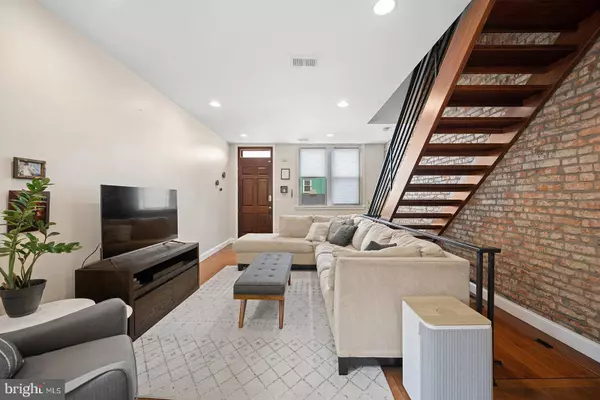 2118 E HUNTINGDON ST, Philadelphia, PA 19125