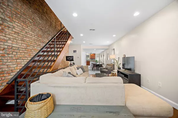 2118 E HUNTINGDON ST, Philadelphia, PA 19125