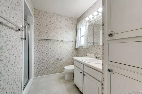 438 SOLAR DR, San Antonio, TX 78227-3833