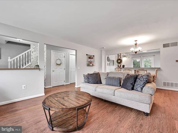 11 NOTTINGHAM DR, Mechanicsburg, PA 17050