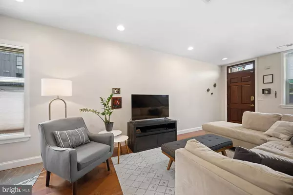 2118 E HUNTINGDON ST, Philadelphia, PA 19125