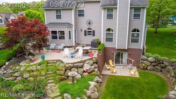 9113 Blue Ridge Drive, Brighton, MI 48116