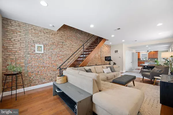 2118 E HUNTINGDON ST, Philadelphia, PA 19125