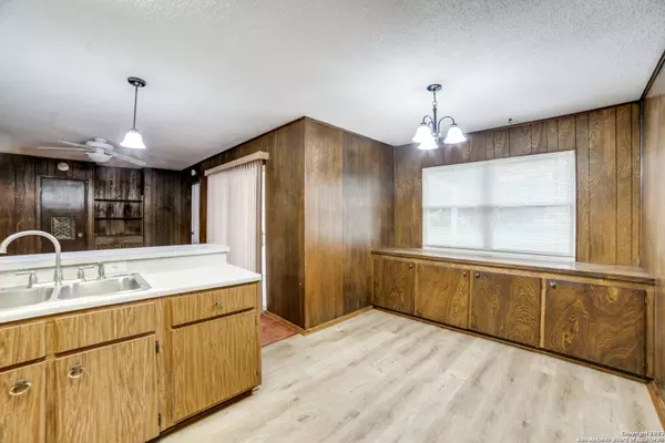 438 SOLAR DR, San Antonio, TX 78227-3833