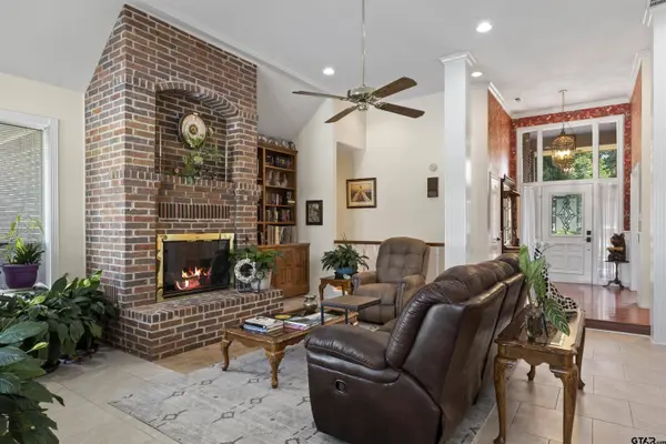 1802 Hogan Ln, Mt Pleasant, TX 75455