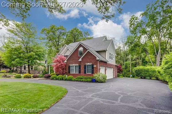 9113 Blue Ridge Drive, Brighton, MI 48116