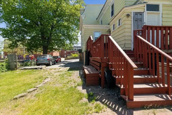 93 Bodwell St, Lawrence, MA 01841