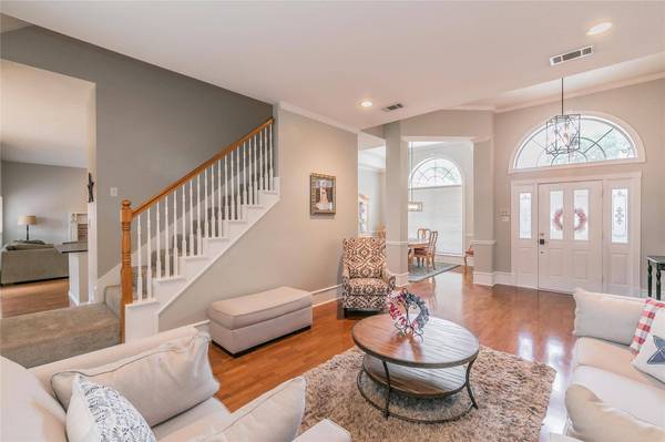 513 Quail Cove Court, Hurst, TX 76054