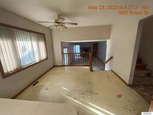 1605 Bristol Street, Papillion, NE 68046