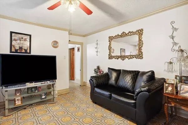 93 Bodwell St, Lawrence, MA 01841