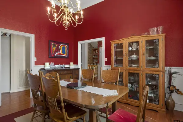 1802 Hogan Ln, Mt Pleasant, TX 75455