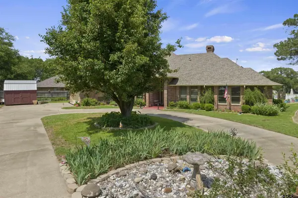 1802 Hogan Ln, Mt Pleasant, TX 75455