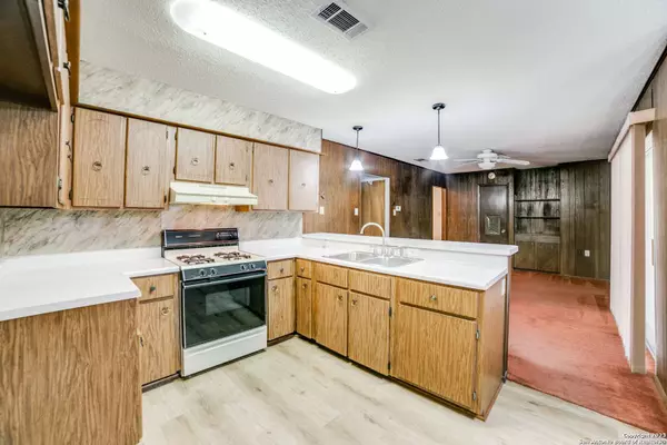 438 SOLAR DR, San Antonio, TX 78227-3833