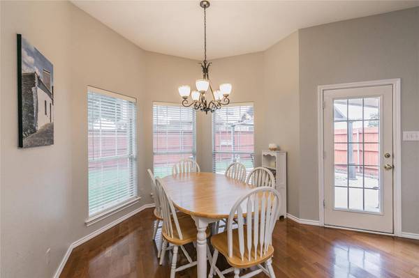 513 Quail Cove Court, Hurst, TX 76054