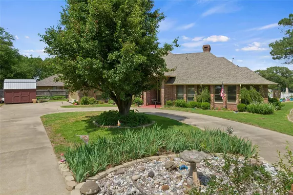 1802 Hogan Lane, Mount Pleasant, TX 75455