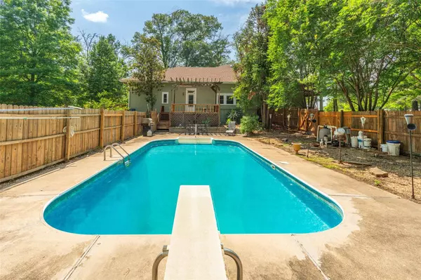 150 Rs County Road 3340, Emory, TX 75440