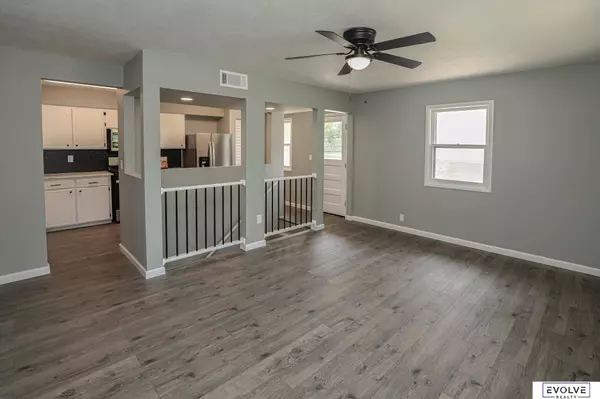 7739 Western Avenue, Omaha, NE 68114