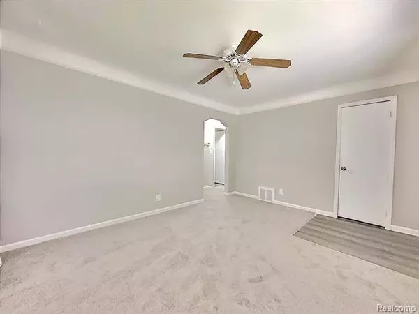 829 CLEVELAND Avenue, Lincoln Park, MI 48146