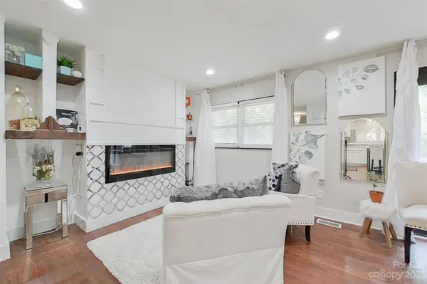 1733 Aster LN, Gastonia, NC 28054