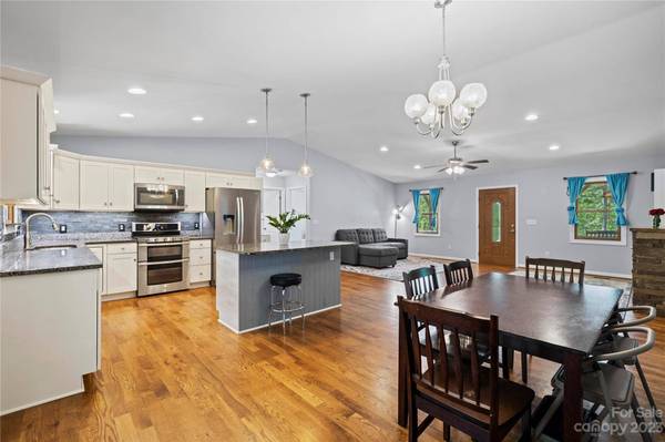 120 Bella Ridge DR, Weaverville, NC 28787