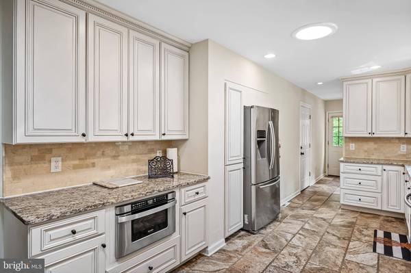 302 BRIDGEBORO RD, Moorestown, NJ 08057