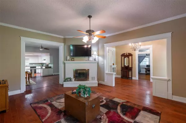 150 Rs County Road 3340, Emory, TX 75440