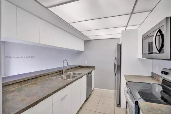 1113 NW 122nd Ter, Pembroke Pines, FL 33026