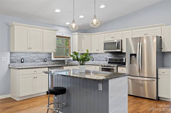 120 Bella Ridge DR, Weaverville, NC 28787