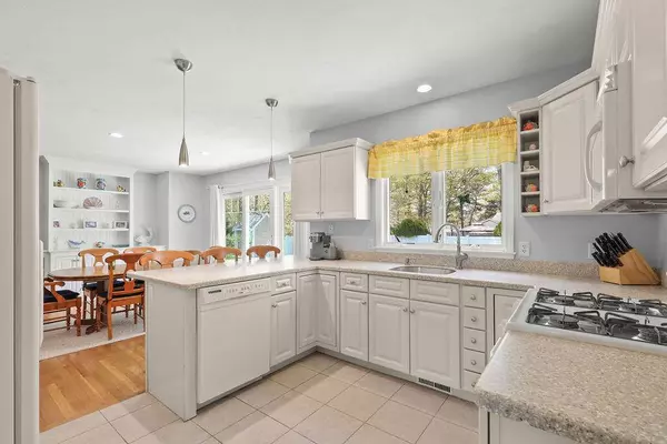 65 Nearmeadows Road, West Yarmouth, MA 02673