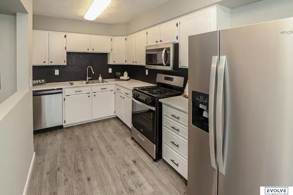 7739 Western Avenue, Omaha, NE 68114