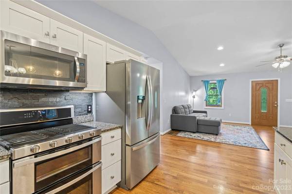 120 Bella Ridge DR, Weaverville, NC 28787