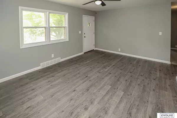 7739 Western Avenue, Omaha, NE 68114