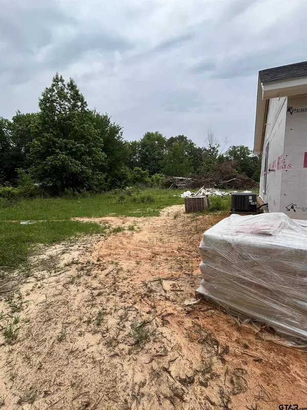 513 W Oak St, Troup, TX 75789