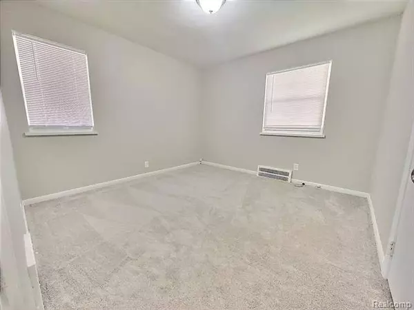 829 CLEVELAND Avenue, Lincoln Park, MI 48146