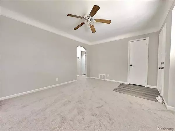 829 CLEVELAND Avenue, Lincoln Park, MI 48146