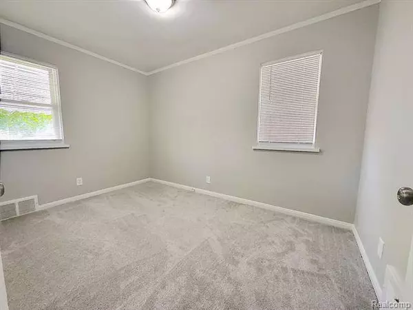 829 CLEVELAND Avenue, Lincoln Park, MI 48146