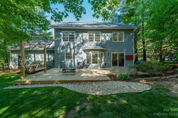 17 Bear Knoll DR, Asheville, NC 28805