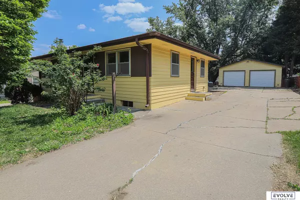 7739 Western Avenue, Omaha, NE 68114