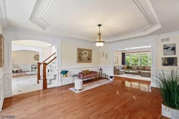 21 Whispering Woods Ln, Bernards Twp., NJ 07920