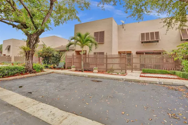 1113 NW 122nd Ter, Pembroke Pines, FL 33026