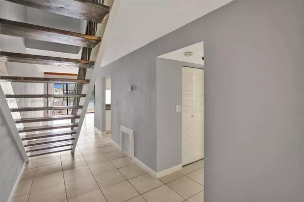 1113 NW 122nd Ter, Pembroke Pines, FL 33026