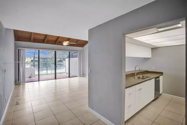 1113 NW 122nd Ter, Pembroke Pines, FL 33026