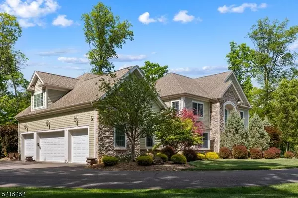 21 Whispering Woods Ln, Bernards Twp., NJ 07920