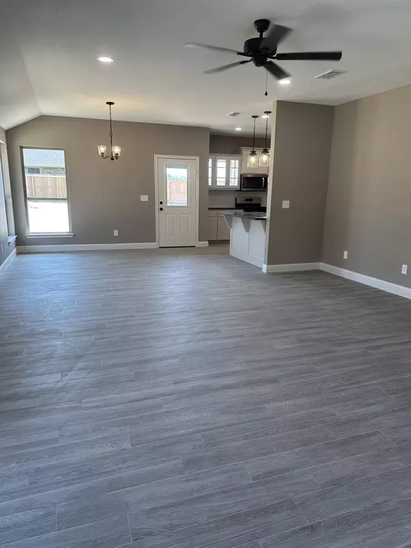 16209 Crossing Circle, Lindale, TX 75771