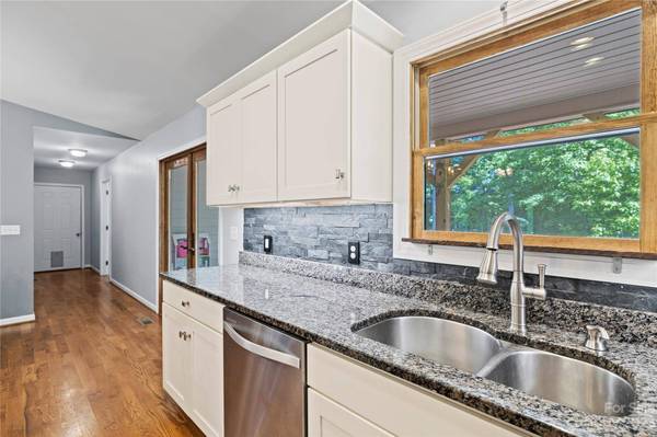 120 Bella Ridge DR, Weaverville, NC 28787