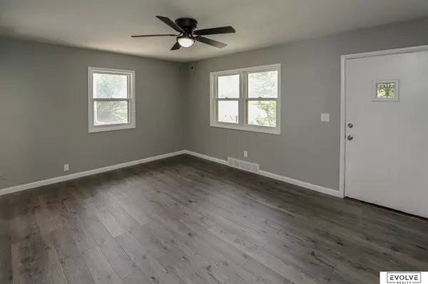 7739 Western Avenue, Omaha, NE 68114