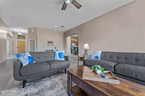 10594 E Black Willow Drive, Tucson, AZ 85747